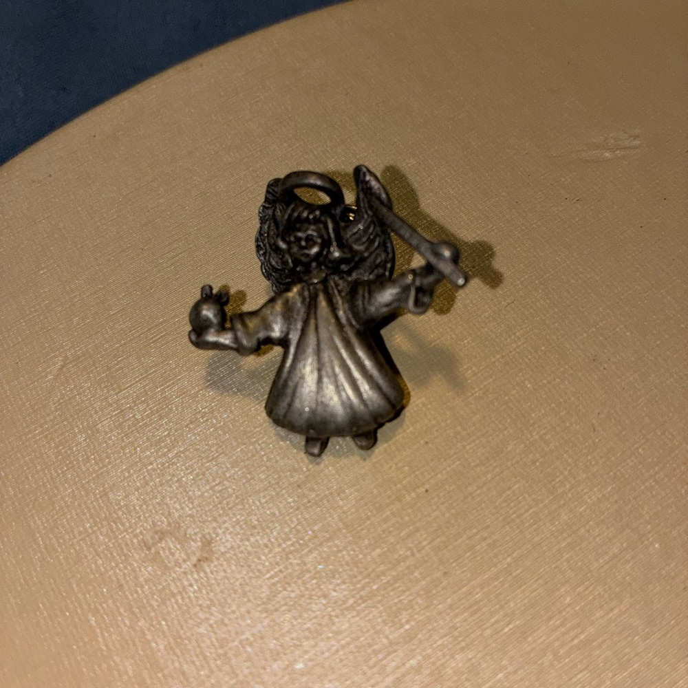 Silver Angel Pendant pin